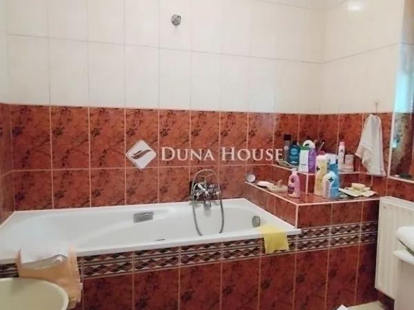 Eladó ház Péteri 263 nm