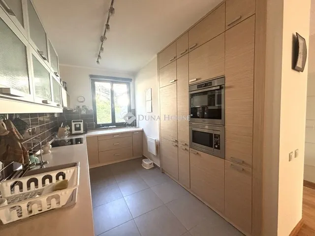 Eladó ház Pécel 195 nm