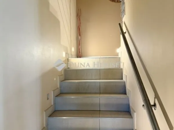 Eladó ház Budapest XVIII. kerület, Almáskert 182 nm