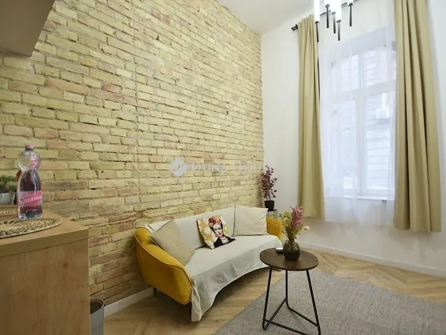 Eladó lakás Budapest VI. kerület 30 nm