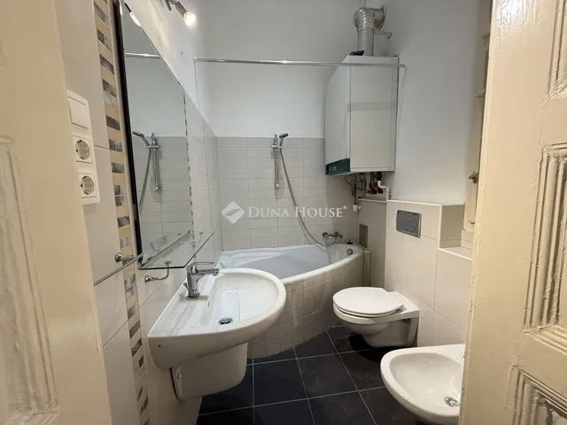 Eladó lakás Budapest VI. kerület 87 nm