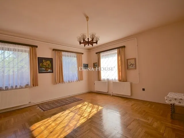 Eladó ház Budapest XVI. kerület 250 nm
