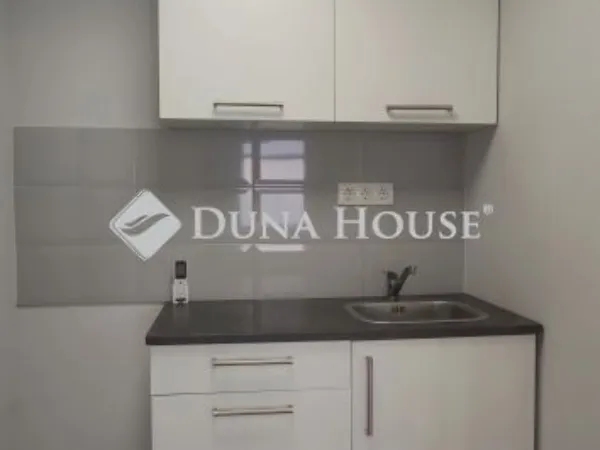 Eladó kereskedelmi és ipari ingatlan Budapest XVI. kerület 41 nm