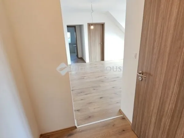 Eladó lakás Üllő 38 nm