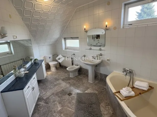 Eladó ház Budapest XVI. kerület 235 nm