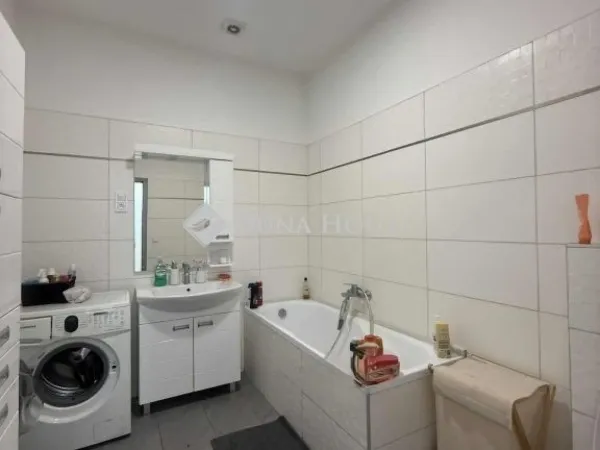 Eladó lakás Cegléd 72 nm