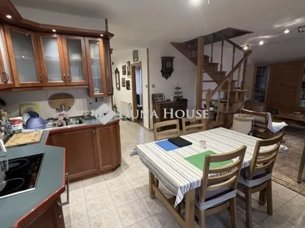 Eladó ház Budapest XVI. kerület, Sashalom 195 nm