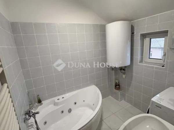 Eladó ház Budapest XVI. kerület, Sashalom 195 nm