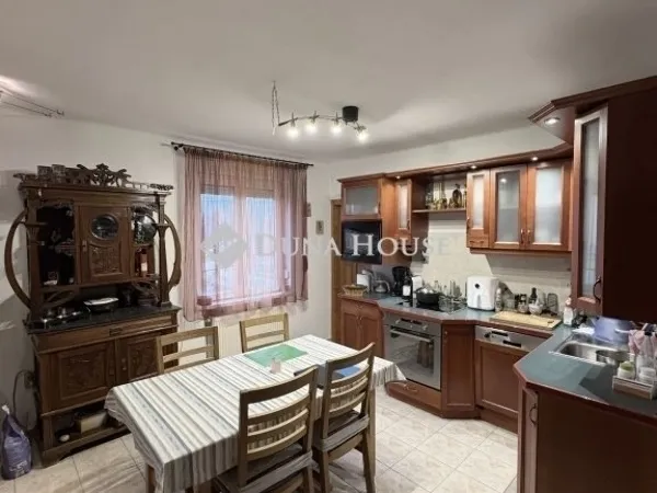 Eladó ház Budapest XVI. kerület 195 nm