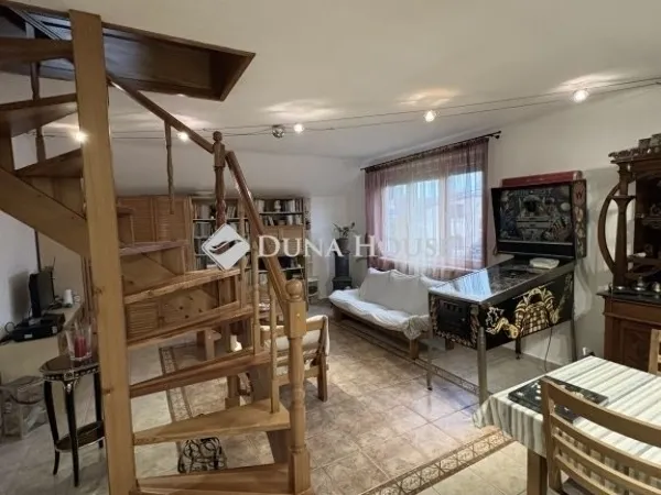 Eladó ház Budapest XVI. kerület 195 nm