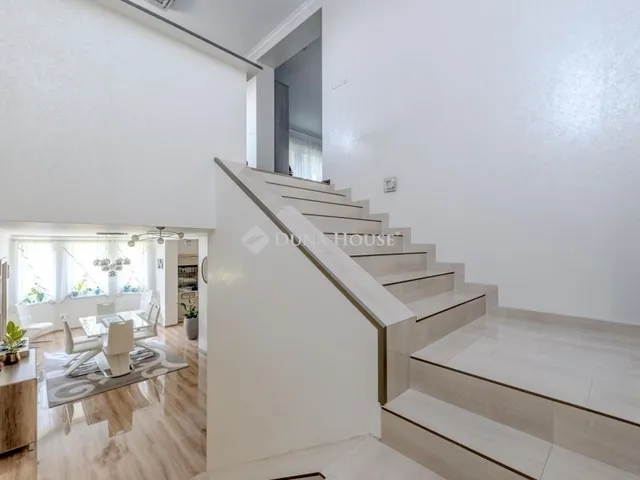 Eladó ház Üllő 217 nm