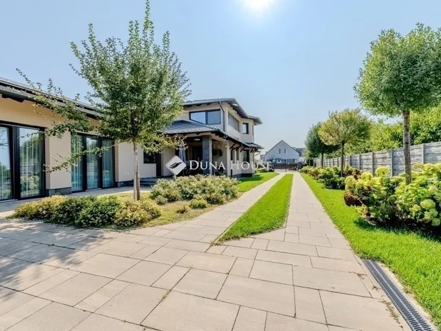 Eladó ház Üllő 217 nm