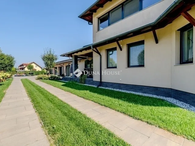 Eladó ház Üllő 217 nm