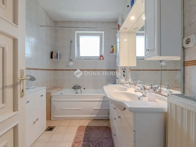 Eladó ház Budapest XVII. kerület 240 nm