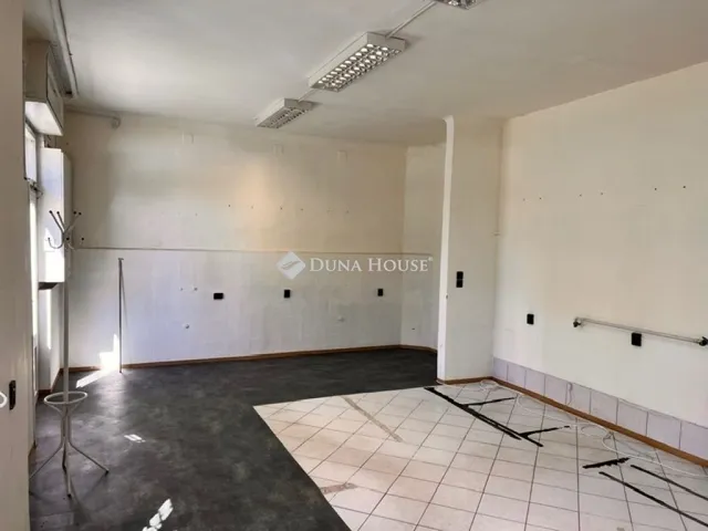 Eladó kereskedelmi és ipari ingatlan Budapest X. kerület, Kőbánya 49 nm