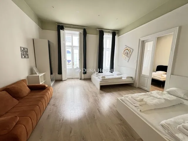 Eladó lakás Budapest VI. kerület, Nagykörúton kívüli terület 86 nm