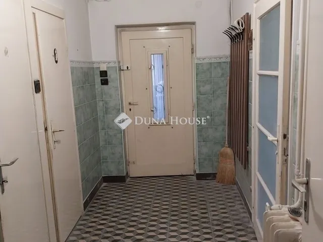 Eladó ház Budapest XVI. kerület, Rákosszentmihály 200 nm