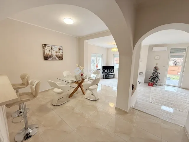 Eladó ház Budapest XVIII. kerület, Újpéteritelep 239 nm