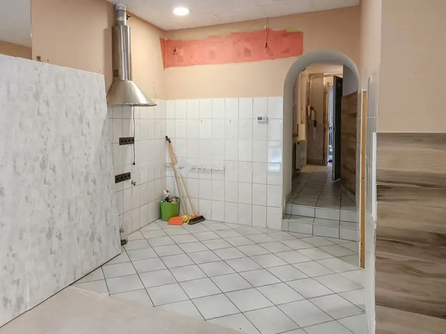 Kiadó kereskedelmi és ipari ingatlan Budapest VI. kerület 29 nm