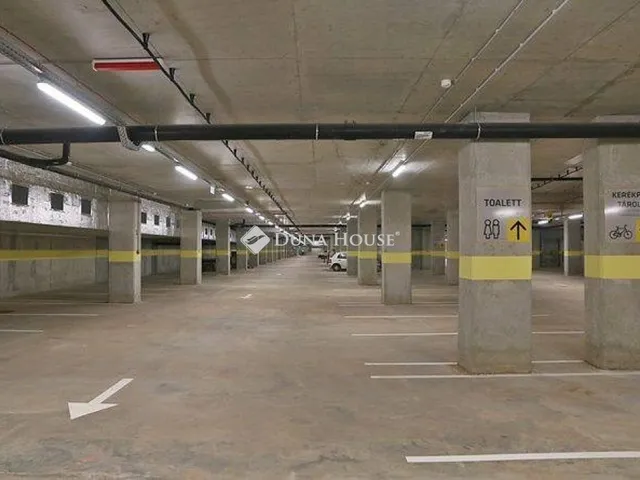 Eladó garázs Budapest VI. kerület 30 nm