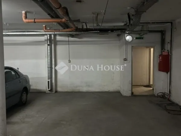 Eladó garázs Budapest VIII. kerület 13 nm