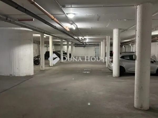 Eladó garázs Budapest VIII. kerület 13 nm