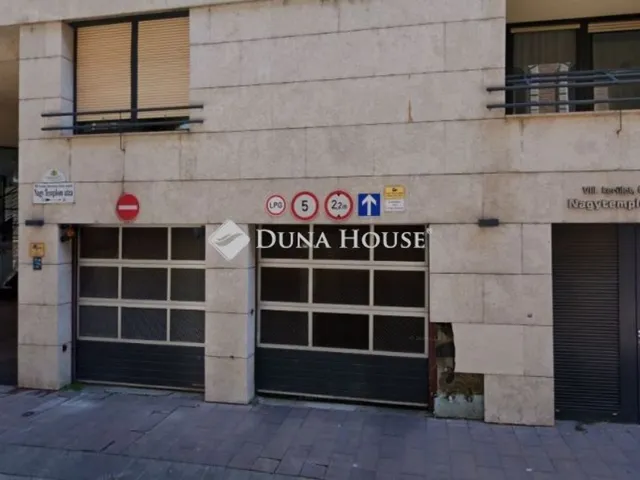 Eladó garázs Budapest VIII. kerület 15 nm