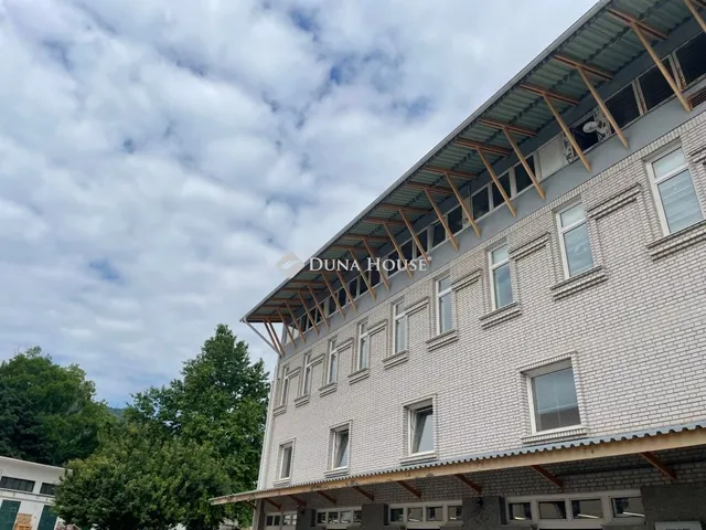 Kiadó kereskedelmi és ipari ingatlan Budapest III. kerület 30 nm