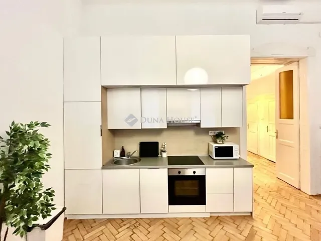 Eladó lakás Budapest VI. kerület 102 nm