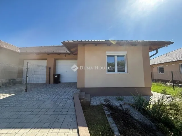 Eladó ház Nagytarcsa 118 nm