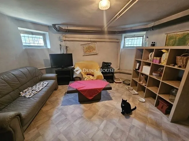 Eladó ház Budapest XVIII. kerület, Újpéteritelep 263 nm