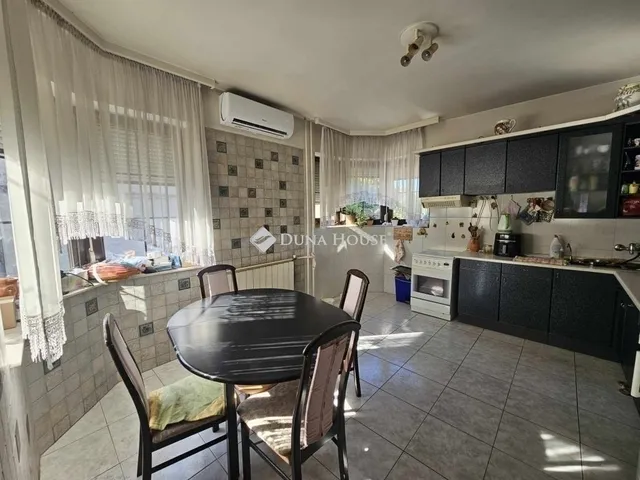 Eladó ház Budapest XVIII. kerület, Újpéteritelep 263 nm