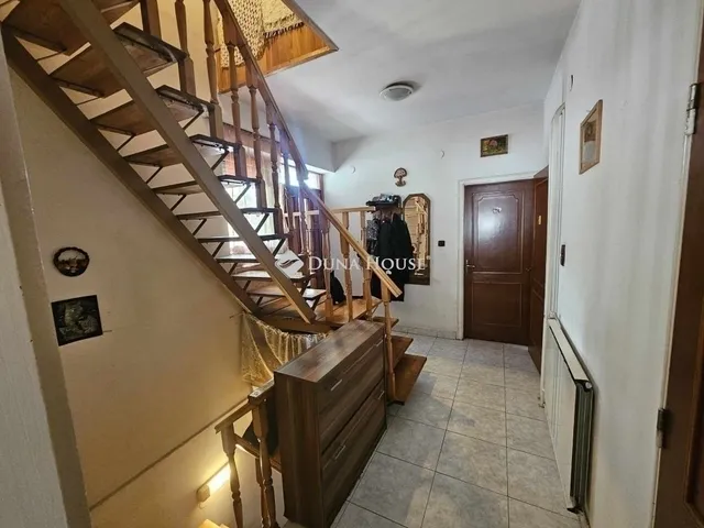 Eladó ház Budapest XVIII. kerület, Újpéteritelep 263 nm