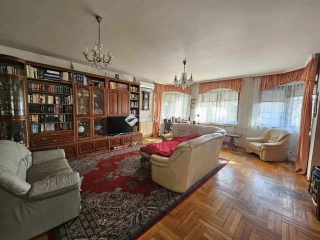 Eladó ház Budapest XVIII. kerület, Újpéteritelep 263 nm