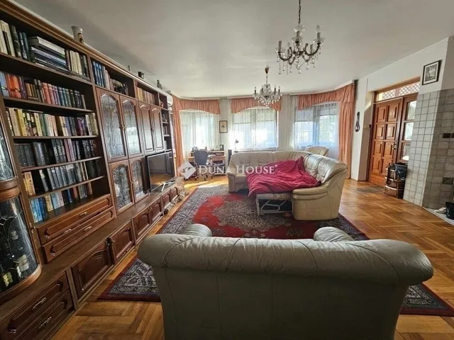 Eladó ház Budapest XVIII. kerület, Újpéteritelep 263 nm