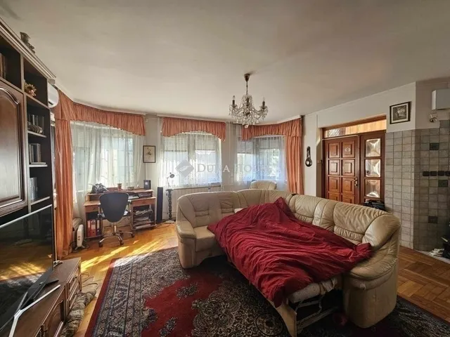 Eladó ház Budapest XVIII. kerület, Újpéteritelep 263 nm