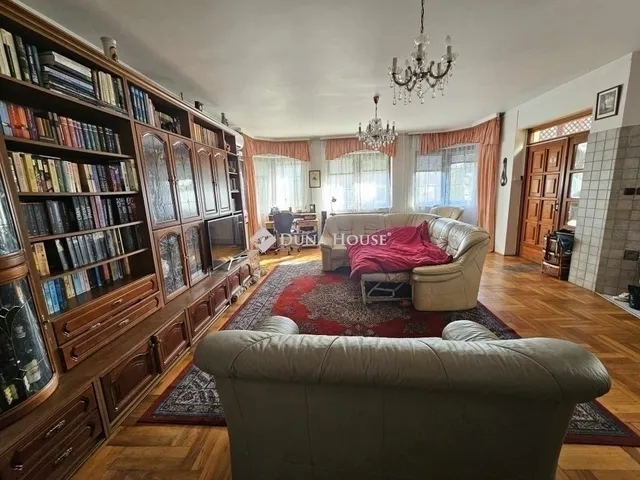 Eladó ház Budapest XVIII. kerület, Újpéteritelep 263 nm