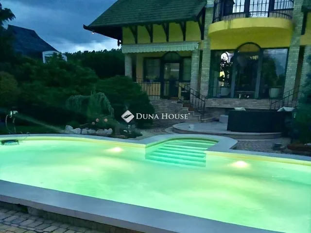 Eladó ház Budapest XVI. kerület, Árpádföld 499 nm