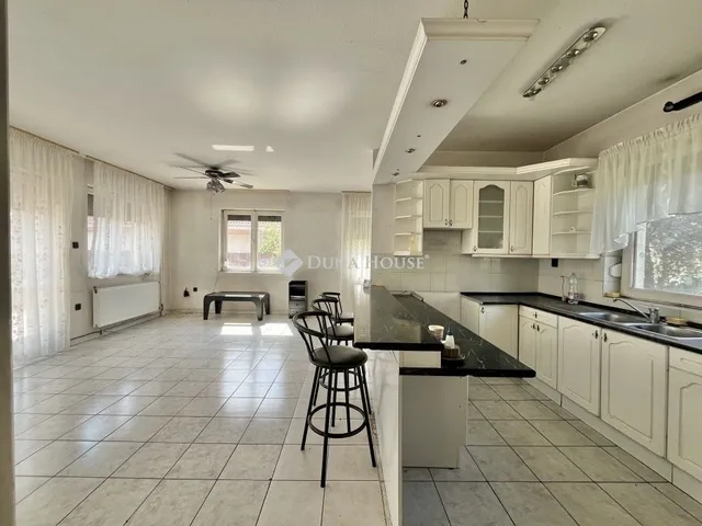 Eladó ház Budapest XVIII. kerület, Újpéteritelep 190 nm