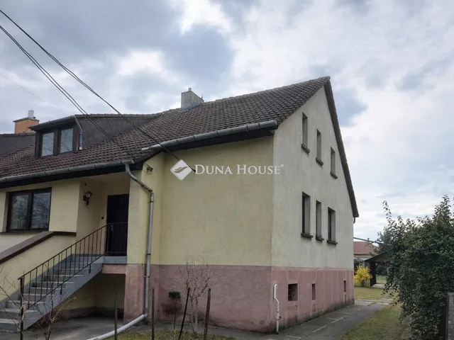 Eladó ház Budapest XVIII. kerület, Almáskert 207 nm