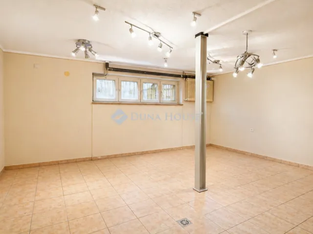 Eladó ház Budapest XVI. kerület, Sashalom 266 nm