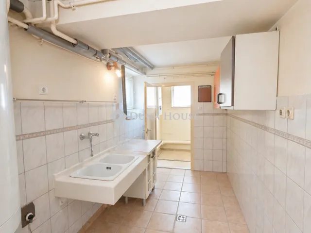 Eladó ház Budapest XVI. kerület, Sashalom 266 nm