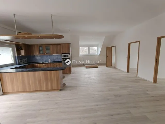 Eladó lakás Budapest XV. kerület 102 nm