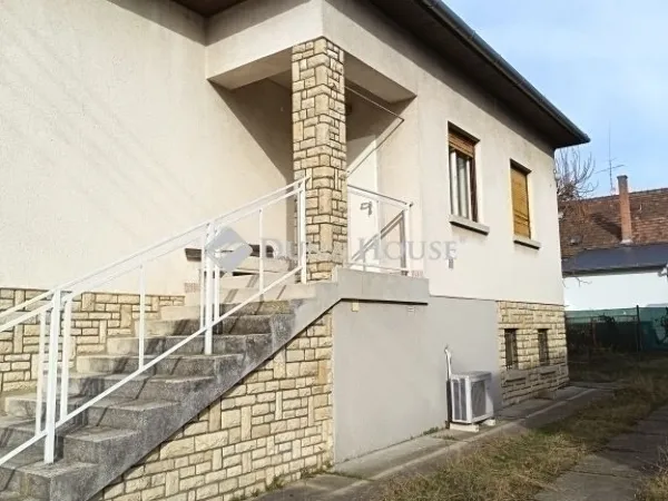 Eladó ház Budapest XVI. kerület 266 nm