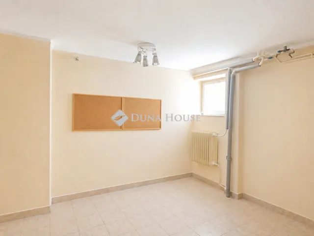 Eladó ház Budapest XVI. kerület 266 nm
