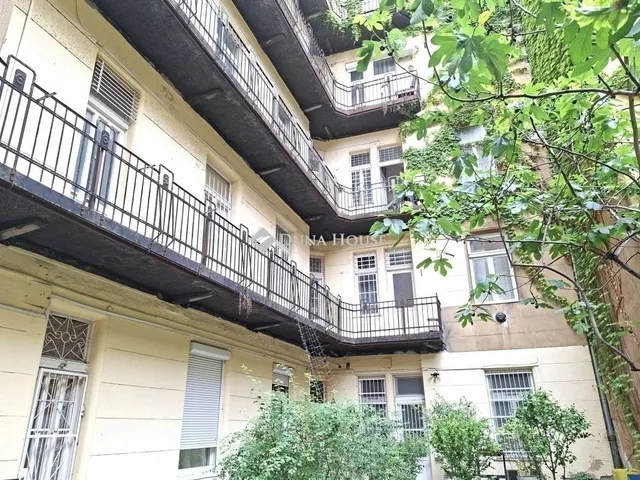 Eladó lakás Budapest VI. kerület 33 nm