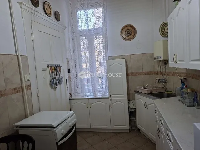 Eladó lakás Budapest VI. kerület 33 nm