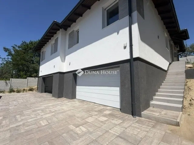 Eladó ház Pécel 142 nm