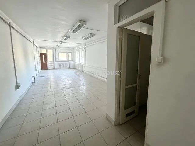 Eladó kereskedelmi és ipari ingatlan Budapest IV. kerület 982 nm