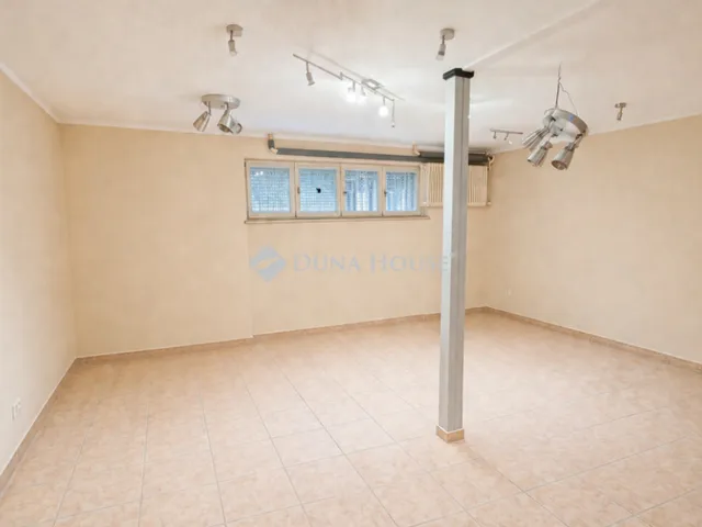 Eladó ház Budapest XVI. kerület 266 nm